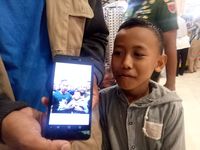 Warga yang bisa berfoto dengan Jokowi