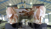 Ryamizard melanjutkan, program pengembangan tank boat tersebut sudah dimulai sejak sejak satu tahun lalu. Industri kapal di Banyuwangi dipercaya untuk memproduksi kapal bersama PT Pindad karena dinilai telah berpengalaman memproduksi kapal berteknologi canggih. Bahkan telah banyak memenuhi pesanan militer internasional seperti dari Rusia.