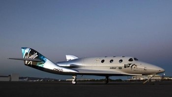 Pengalaman piknik ke luar angkasa ala Virgin Galactic ini diperkirakan akan memakan waktu selama dua jam. Pesawatnya sendiri bisa menampung enam orang penumpang dan dua orang pilot. Foto: istimewa