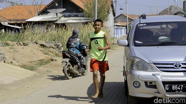 Menyambangi Rizal, Juara Nasional Lari 'Nyeker' 1.000 Meter