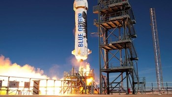 Selain membesarkan Amazon, Jeff Bezos punya ambisi lain dengan perusahaan luar angkasa miliknya Blue Origin. Foto: istimewa