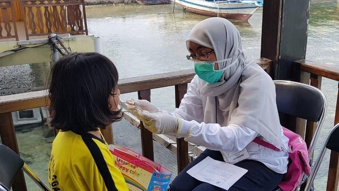Peduli Kesehatan Gigi Anak Pulau Pramuka Alumni FKG Trisakti angkatan 1991 mengelar acara Baksos Pemeriksaan Gigi Gratis bagi siswa-siswi Sekolah Dasar di Pulau Pramuka, Jakarta Utara.