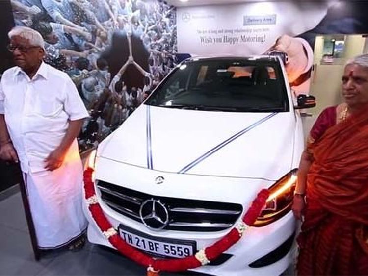 Nabung 80 Tahun, Petani Ini Akhirnya Bisa Beli Mercedes-Benz