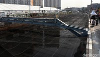 Hingga saat ini Pemprov DKI Jakarta masih terus berupaya membersihkan dan menghilangkan bau di Kali Item demi suksesnya penyelenggaraan Asian Games 2018.