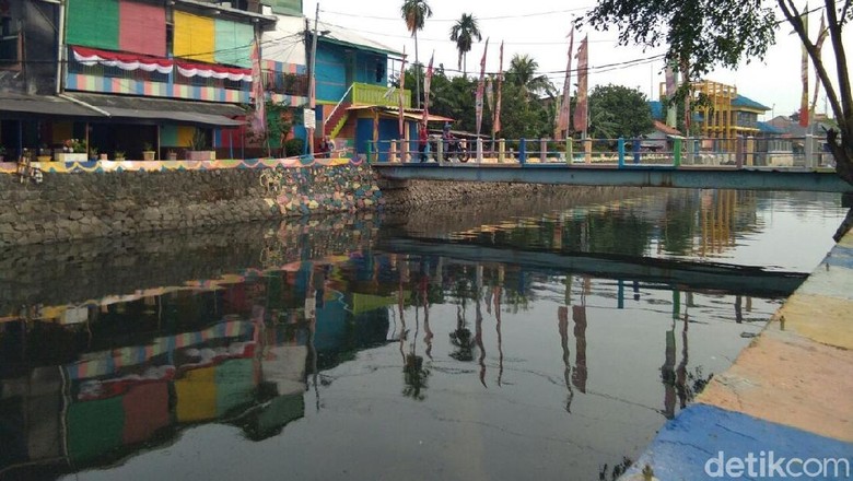 Kata Warga Soal Kali Item Usai Ditaburi Serbuk Penghilang Bau Kata Warga Soal Kali Item Usai Ditaburi Serbuk Penghilang Bau