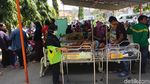 Potret Korban Gempa NTB Dirawat di Halaman Rumah Sakit