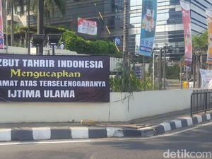 Ada Spanduk HTI di Pagar Hotel Tempat Ijtimak Ulama