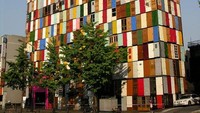 Dia dibangun di Seoul pada tahun 2009 dan diyakini memegang rekor untuk pintu terbanyak dalam satu gedung. Istimewa/Boredpanda.
