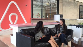 Airbnb. Perusahaan yang mendapat predikat Best Place to Work ini memberikan gaji tahunan sebesar USD 2.000 atau senilai Rp 28,8 juta kepada para karyawannya untuk traveling dan menginap di Airbnb manapun di seluruh dunia. Foto: Istimewa