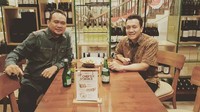 Salam lemper tulis Diaz pada kolom captions foto ini. Ia sedang makan bersama Cak Lontong. Foto: Instagram @diaz.hendropriyono