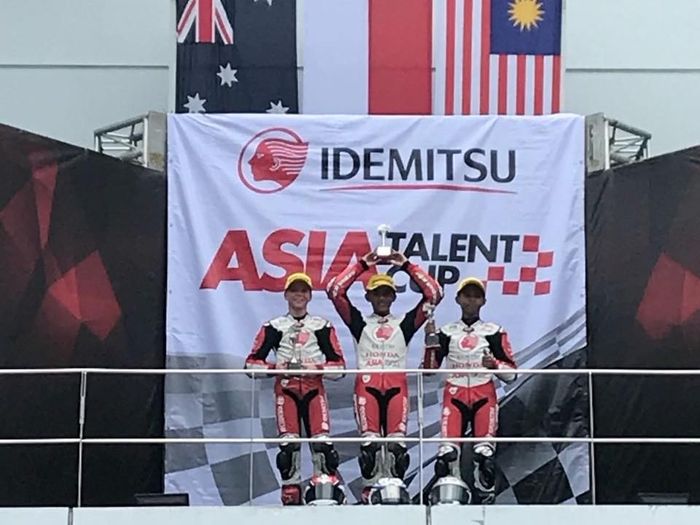 Mario Suryo Aji berhasil mempersembahkan podium pertama dalam balapan Asia Talent Cup Race I Seri III di Sepang, Malaysia, Sabtu (28/7/2018). (Foto: dok. Astra Honda Racing Team) Mario Suryo Aji berhasil mempersembahkan podium pertama dalam balapan Asia Talent Cup Race I Seri III di Sepang, Malaysia, Sabtu (28/7/2018). (Foto: dok. Astra Honda Racing Team)