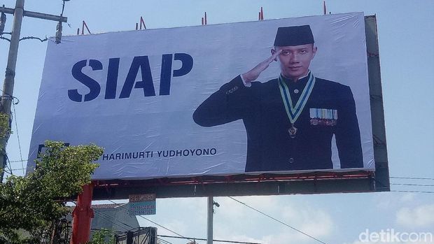 Baliho raksasa AHY di Makassar