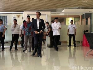 Jokowi Ditemani Din Syamsuddin dan TGB Resmikan Ponpes di Sumbawa