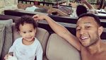 Serunya Liburan John Legend dan Chrissy Teigen di Bali