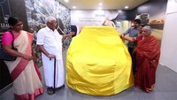 Petani asal Tamil Nadu India ini yang memimpikan bisa memiliki mobil merek Jerman Mercedes-Benz B-Class. Foto: Drivespark