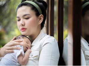 Pajang Foto Lama, Vicky Shu Buktikan Wajahnya Mirip Banget Sang Anak