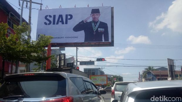 Jokowi ke Makassar Muncul Baliho Raksasa AHY