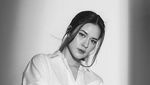 Hitam Putih ala Raisa dan Dian Sastrowardoyo