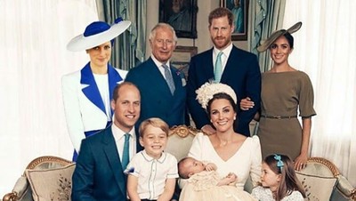 Beginilah Kira-kira Jika Lady Diana di Tengah Anak-Cucunya