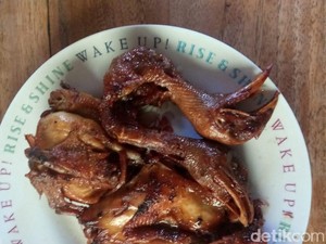 Gaya Memasak Ayam Goreng Khas Jogja Dilestarikan oleh Mbok Sabar