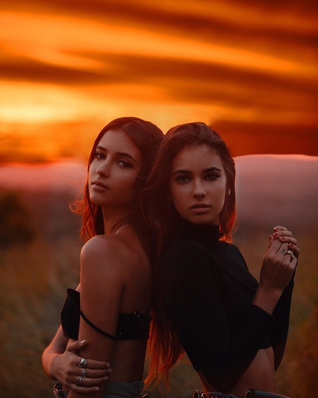 Kembar cantik kelahiran 1999 ini awalnya membangun brand fashion Peppermayo dan membuat akun media sosial untuk berinteraksi dengan banyak orang. Foto: Dok. Instagram