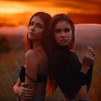 Kembar cantik kelahiran 1999 ini awalnya membangun brand fashion Peppermayo dan membuat akun media sosial untuk berinteraksi dengan banyak orang. Foto: Dok. Instagram