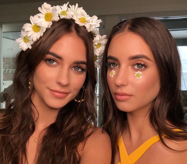 Si kembar Renee dan Elisha ini merupakan model populer di Australia. Mereka pun sering disebut sebut sebagai kembar tercantik di negaranya. Foto: Dok. Instagram