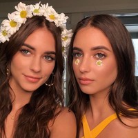 Si kembar Renee dan Elisha ini merupakan model populer di Australia. Mereka pun sering disebut sebut sebagai kembar tercantik di negaranya. Foto: Dok. Instagram