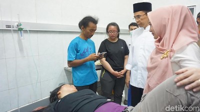 TGB Jenguk Korban Gempa 6,4 SR di NTB