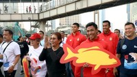 “Protein terbaik dari mana? Pasti dari ikan. Di sini yang pintar juga pasti karena ikan. Yang sehat juga karena makan ikan. Yang kuat seperti Zohri, juara dunia kita, adik kita ini sudah menjuarai lari 100 meter dunia di bawah usia 20 tahun, luar biasa. Rahasianya karena apa? Makan ikan,” tutur Susi/Foto: Dok: KKP