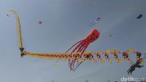 Foto: Serunya Festival Layang-layang di Pantai Purworejo Foto: Serunya Festival Layang-layang di Pantai Purworejo