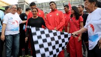 Dalam kegiatan bertema “Lebih Cerdas Makan Ikan” ini, Menteri Kelautan dan Perikanan Susi Pudjiastuti melakukan jalan sehat bersama atlet Persatuan Atletik Seluruh Indonesia  (PASI) yang akan berlaga di Asian Games, termasuk M Zohri/Foto: Dok: KKP