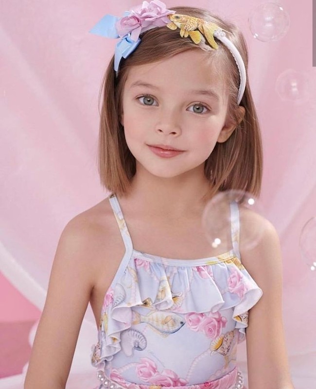 Anna pernah tampil di majalah Vogue dan telah memiliki banyak penggemar. Gadis kelahiran Saint Petersburg ini punya akun Instagram dengan 400 ribuan followers. Foto: Instagram/@annapavaga