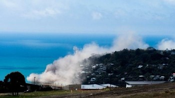 Gempa berkekuatan 7,3 skala Richter mengguncang perbatasan Iran dan Irak pada 12 November 2017. Gempa bumi ini merupakan yang paling mematikan di tahun 2017, dengan korban meninggal sejumlah 402 jiwa dan korban luka-luka sejumlah 6.650 jiwa. Aftershock dari gempa ini dirasakan hingga Lebanon, Kuwait, Pakistan, dan Turki. (Foto: Twitter @iranplus) 