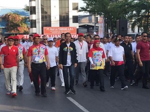 Jokowi Jalan Santai di Makassar, Ganjar Hingga Khofifah Hadir