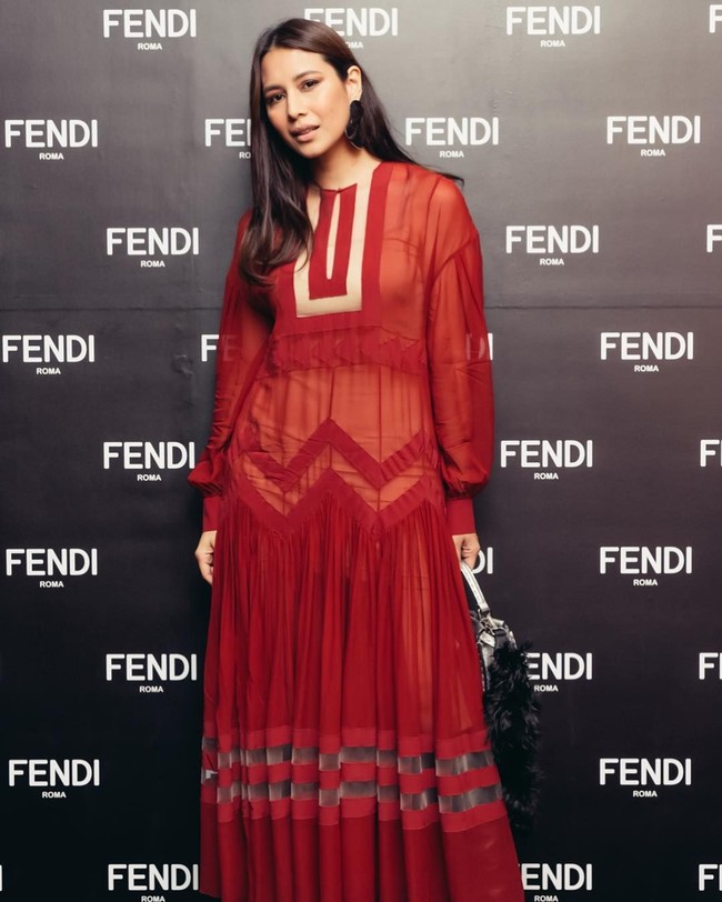 Datang ke acara fashion menjadi hal wajib baginya. Inilah penampilan Chanela saat hadir di acara Fendi.  Foto: dok. Instagram (@tcjamidah)