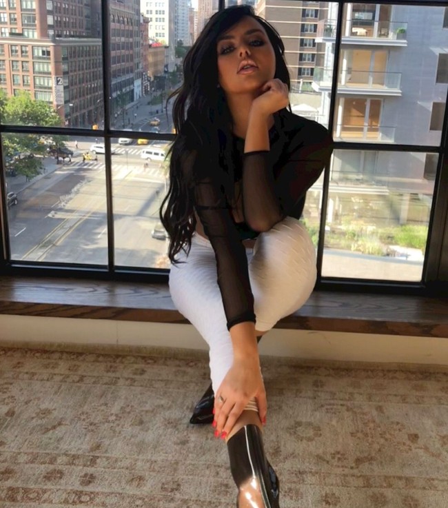 Untuk perawatan kecantikan, Abigail bisa menghabiskan lebih dari Rp 35 juta setiap bulannya.  Foto: dok. Instagram (abigailratchford)