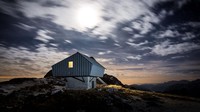 Hampir satu abad kemudian, Arsitek Premika dari Celje, Slovenia, mengubah bungker tersebut menjadi tempat perlindungan untuk pendaki gunung. Istimewa/Boredpanda.