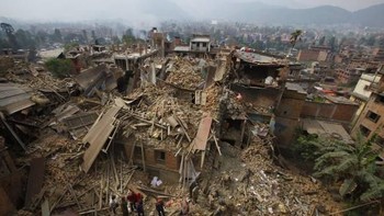 Pada 26 Oktober 2016, gempa bumi berkekuatan 7,5 skala Richter mengguncang kota Jarm di Afghanistan. Gempa bumi ini memakan 180 korban jiwa dan guncangan dirasakan di seluruh Asia Selatan. (Foto: Twitter @shakirazizi)