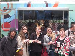 Daftar Perusahaan yang Rajin Kasih Bonus Ekstra Buat Karyawan