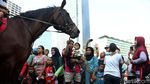 Seru Banget, Anak-anak Naik Kuda Patroli Polisi di CFD