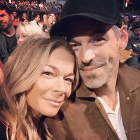 Aktor Eddie Cibrian terlibat perselingkuhan dengan aktris dan penyanyi LeAnn Rimes setelah mereka dipertemukan dalam film Northern Lights pada 2008. Saat itu status keduanya sudah sama-sama menikah. Saat Eddie akhirnya ketahuan sang istri bahwa dia tergoda pelakor, rumah tangganya pun berakhir dengan perceraian pada 2010. Dan di tahun yang sama Eddie kemudian bertunangan dengan LeAnn Rimes yang juga memilih mengakhiri pernikahannya dengan sang suami. Keduanya menikah pada 2011. Foto: Dok. Getty Images