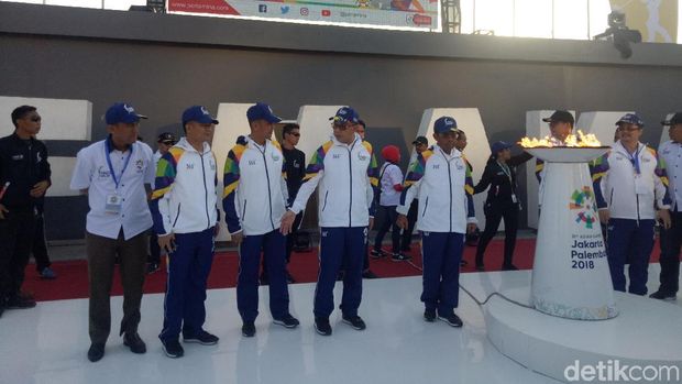 Kirab Obor Asian Games 2018 dan Kaldron Mini di Pantai Losari