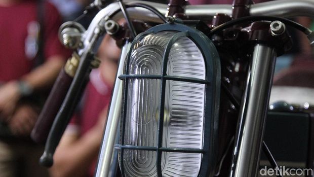Lampunya lampu dinding