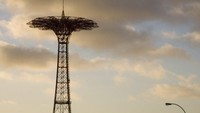Shock Absorbers semacam peredam kejut seperti pada mobil. Alat ini memperlambat dan mengurangi getaran oleh gempa dengan memutar energi kinetik. Istimewa/science.howstuffworks.com