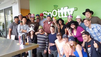 Spotify. Perusahaan ini memberikan 6 bulan cuti berbayar ditambah satu bulan kerja secara fleksibel kepada karyawannya yang baru mempunyai anak. Spotify juga menanggung biaya karyawannya yang melakukan pembekuan telur dan program kesuburan. Foto: Istimewa