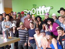 Daftar Perusahaan yang Rajin Kasih Bonus Ekstra Buat Karyawan