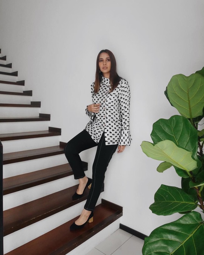 Wanita yang mengaku pekerja keras itu tetap bisa membagi waktu antara pekerjaan dan keluarga. Menjadi orang yang fleksibel adalah kekuatanku, ungkapnya seperti dikutip Star 2.  Foto: dok. Instagram (@tcjamidah)