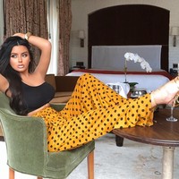 Wanita yang pernah jadi bartender itu mengaku tidak menamatkan pendidikan S1-nya karena terlalu senang bekerja dibanding kuliah. Saat sibuk bekerja, Abigail ditawari menjadi model dadakan salah satu fotografer. Saat fotonya di-post oleh sang fotografer di Instagramnya, banyak yang menyukainya. Foto: dok. Instagram (abigailratchford)