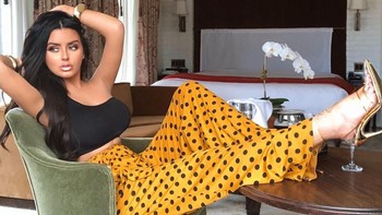 Dia menerima pemasukan miliaran rupiah pertahunnya lewat endorsement yang dipamerkannya di akun Instagramnya. Foto: dok. Instagram (abigailratchford)